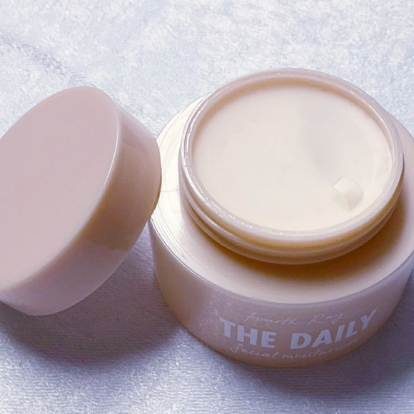 FOURTH RAY BEAUTY “THE DAILY MOISTURIZER “ - Picture 8 of 9